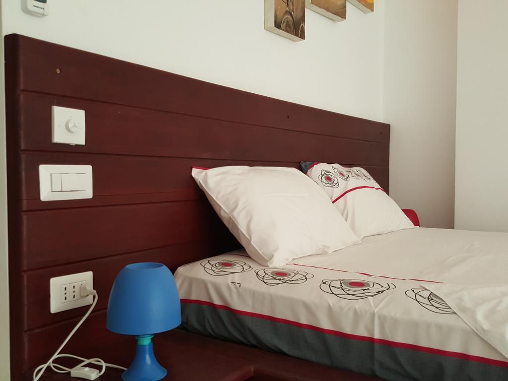 The Den Guest House Hikkaduwa Dış mekan fotoğraf